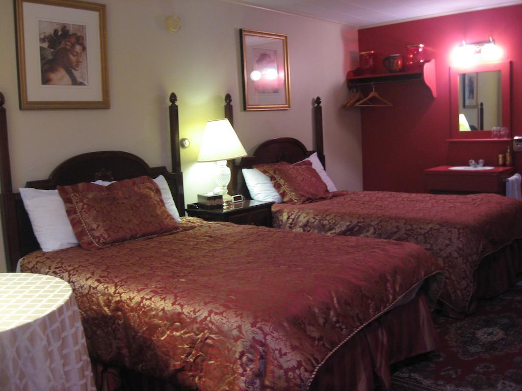 Vintage Motel Wilmington Room photo